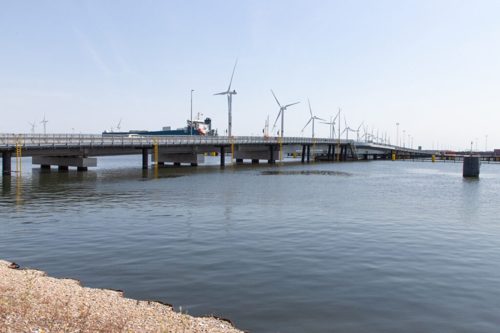 Verbindingsbrug Zeebrugge grootste beweegbare draaibrug Europa - Noord-Zuid verbinding