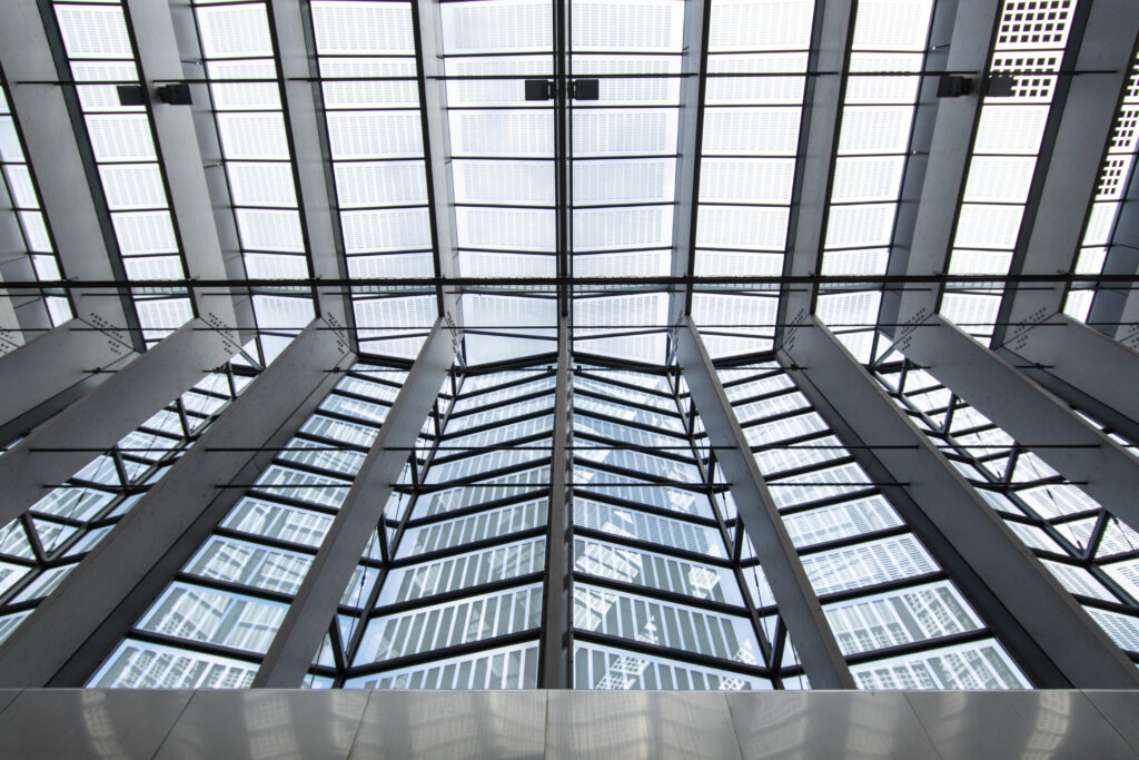 zicht op de structuur van Rotterdam Centraal met zijn unieke vormen