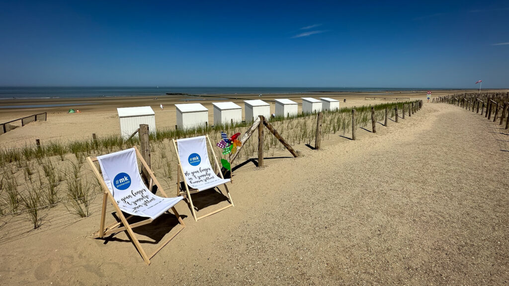 promenade MK - profitez du petit soleil - chaises de plage - soleil, mer, plage