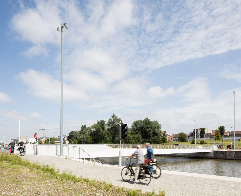 Seine-Schelde - sluis Harelbeke - fietsers - fietsbrug